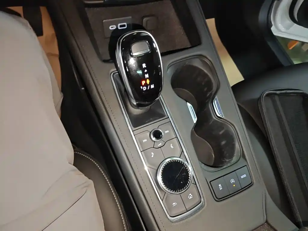 Cadillac XT4 2020 — фото 14
