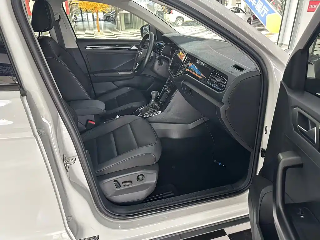 Volkswagen T-Roc 2023 — фото 20