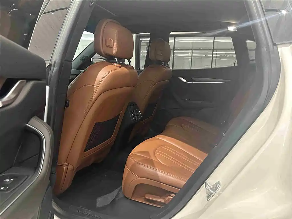 Maserati Levante 2018 — фото 17