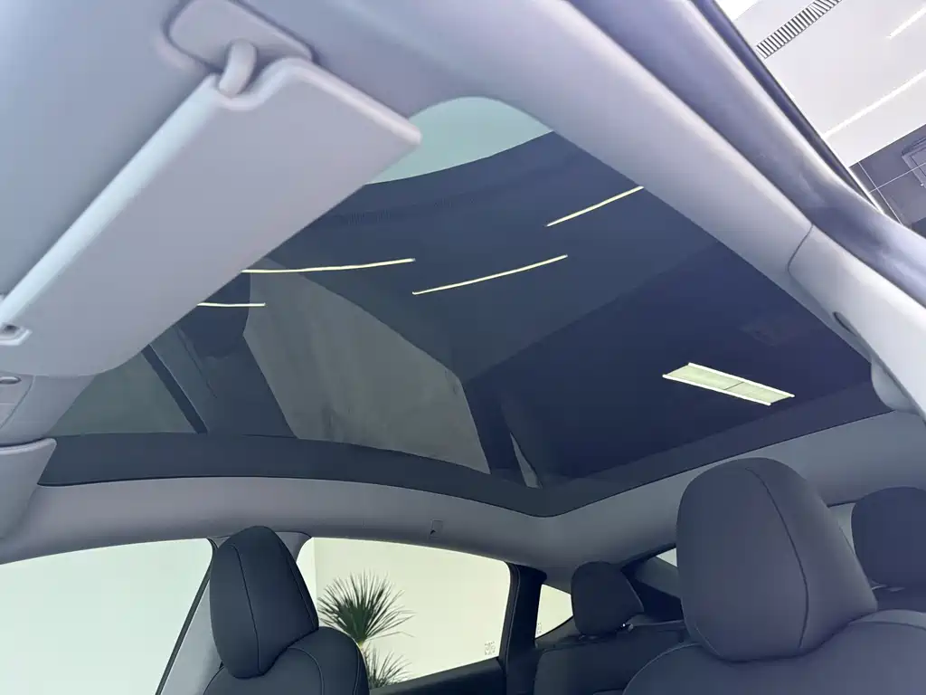 Tesla Model Y 2023 — фото 18