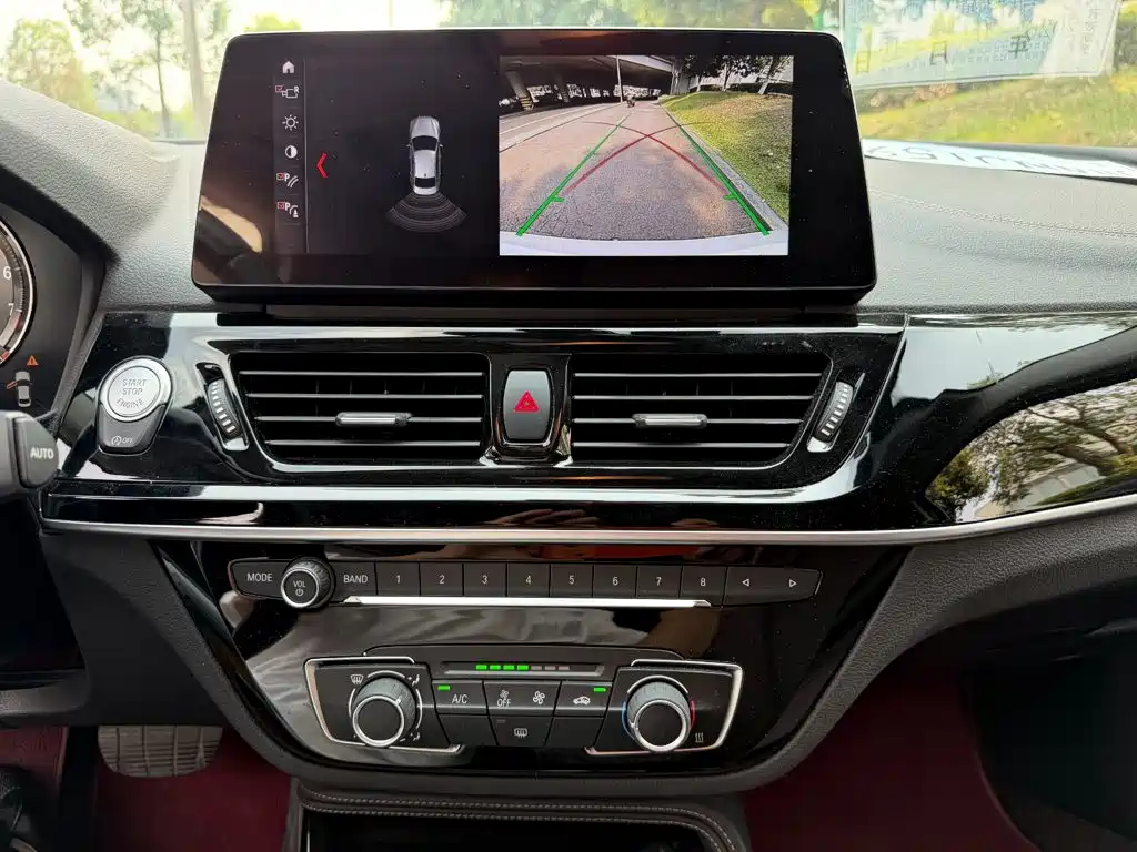 BMW 1 Series 2022 — фото 10