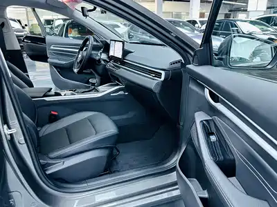 Geely Emgrand 2025