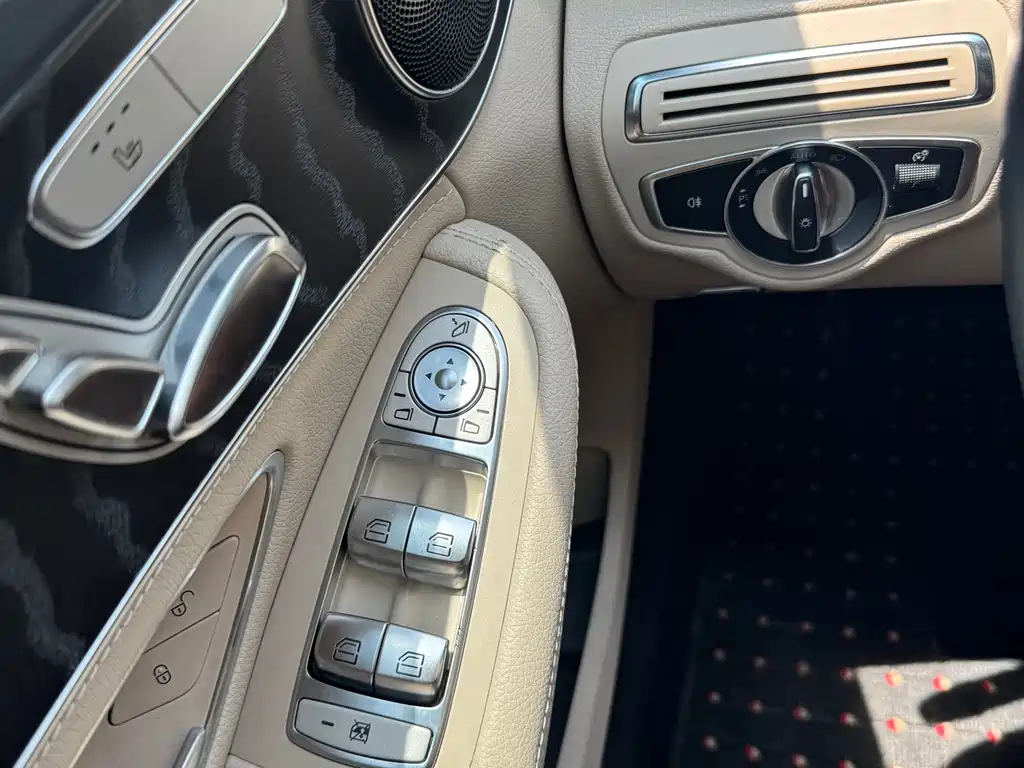 Mercedes-Benz C-Class 2019 — фото 9