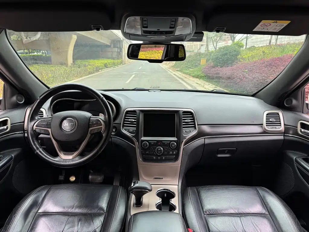 Jeep Grand Cherokee 2014 — фото 4