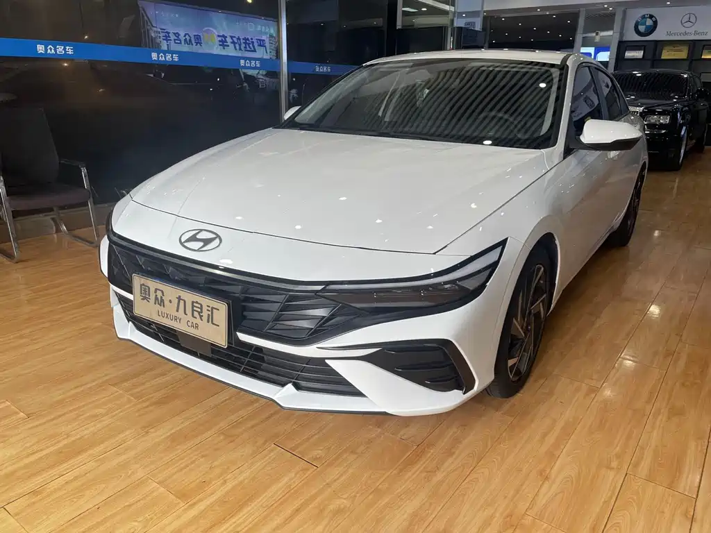 Hyundai Elantra 2023