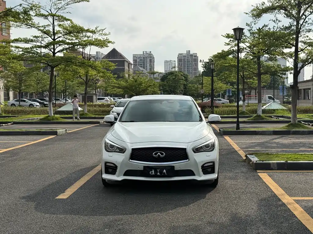 Infiniti Q50L 2015 — фото 2