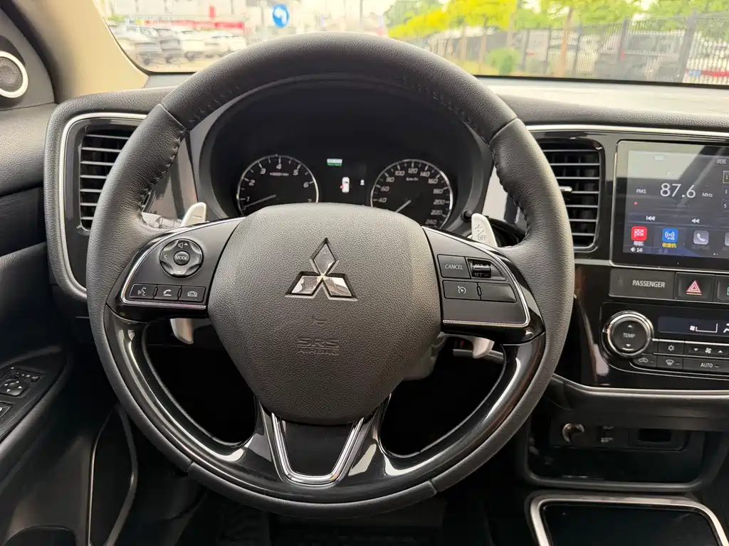 Mitsubishi Outlander 2018 — фото 19