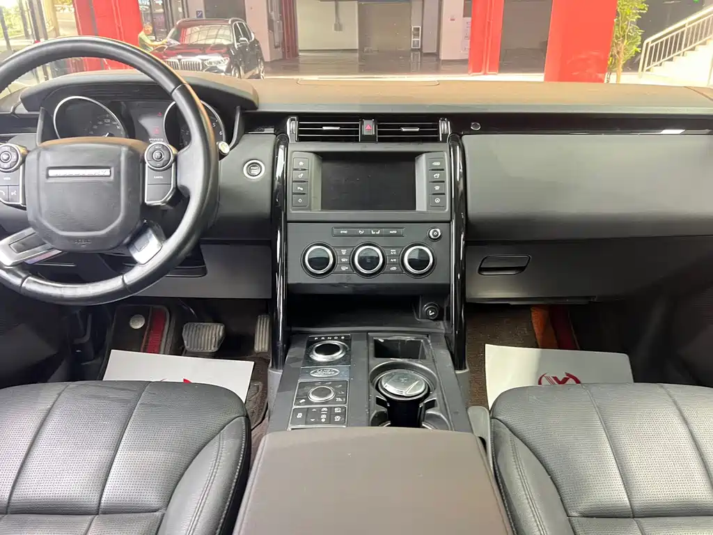 Land Rover Discovery 2018 — фото 11