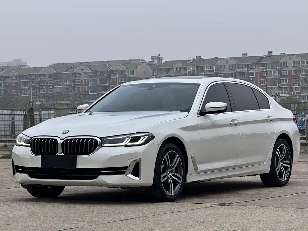 BMW 5 Series 2022 — фото 1
