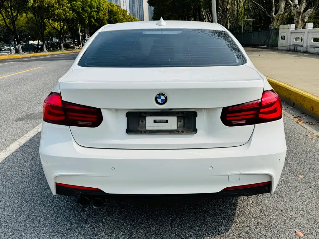 BMW 3 Series 2018 — фото 11