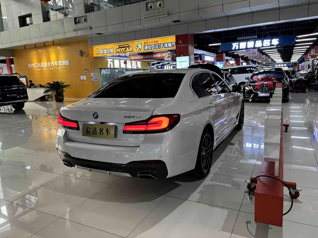 BMW 5 Series 2022 — фото 18