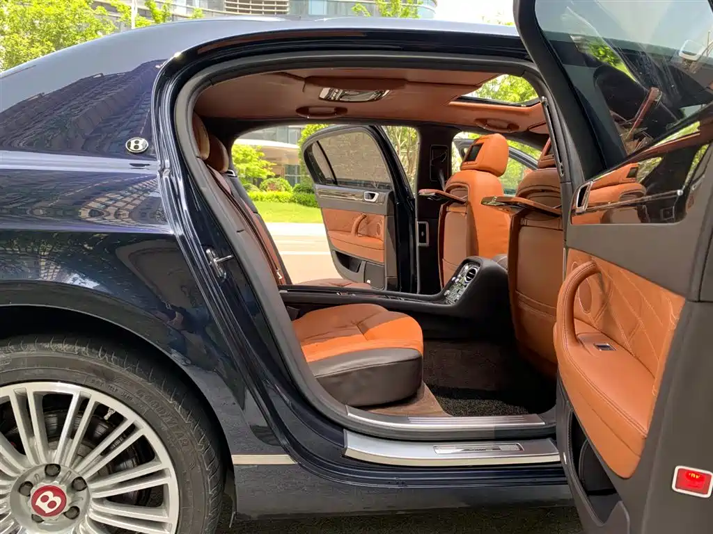 Bentley Flying Spur 2013 — фото 11