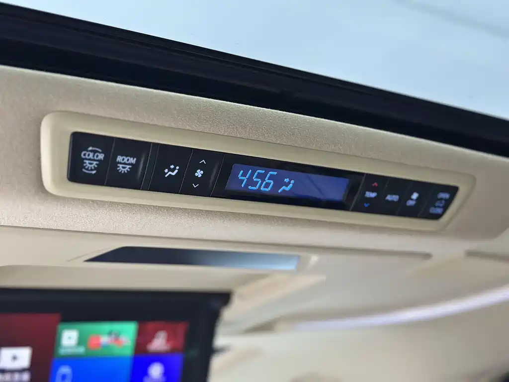Toyota Vellfire 2019 — фото 12