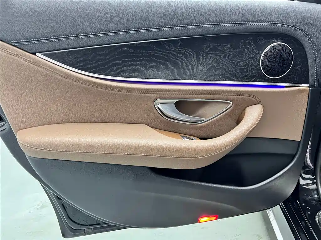 Mercedes-Benz E-Class 2019 — фото 15