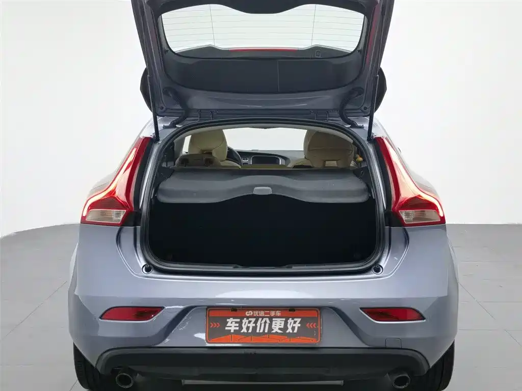 Volvo V40 2017 — фото 16