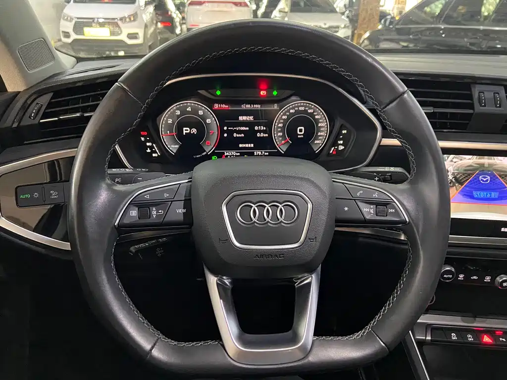 Audi Q3 2022 — фото 22