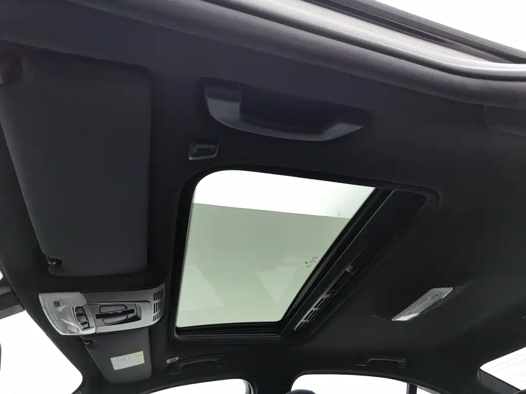 BMW 3 Series 2017 — фото 14