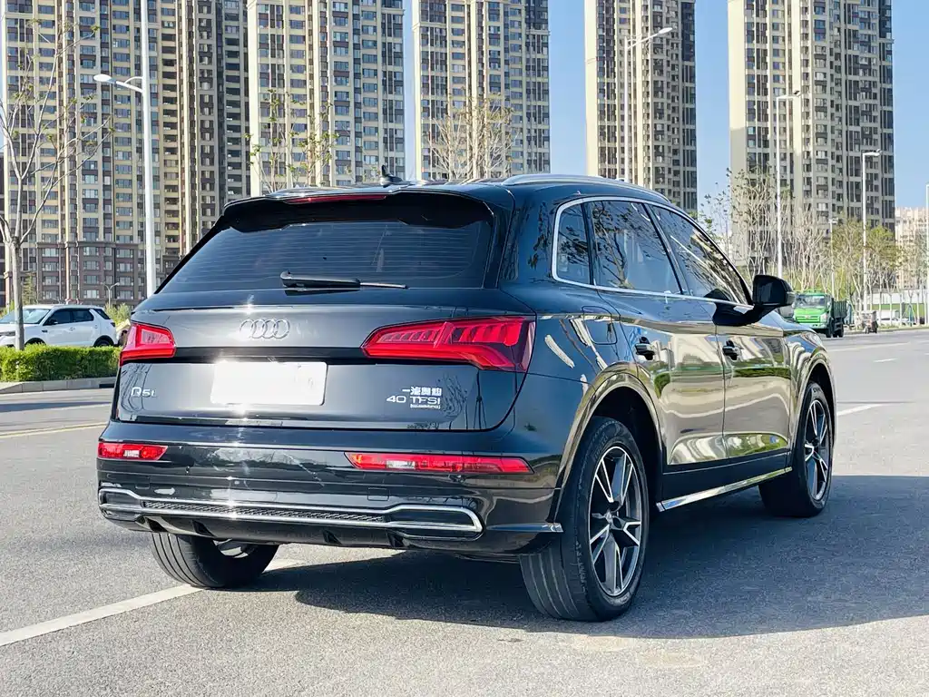 Audi Q5L 2020 — фото 17