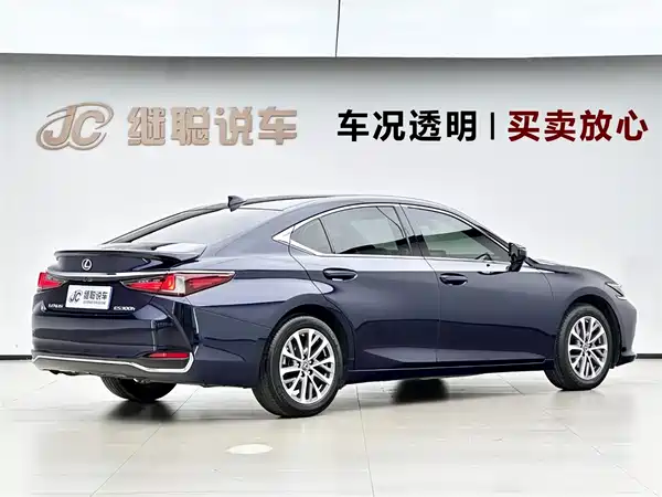 Lexus ES 2022
