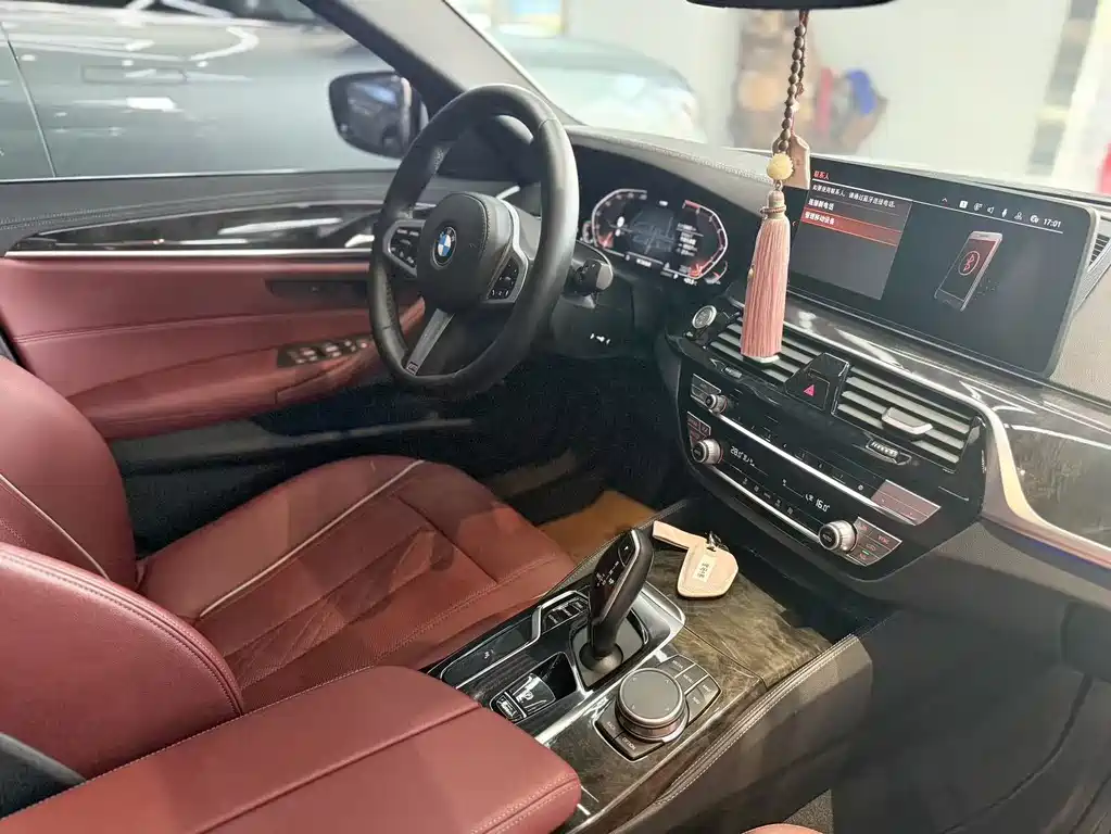 BMW 5 Series 2021 — фото 16