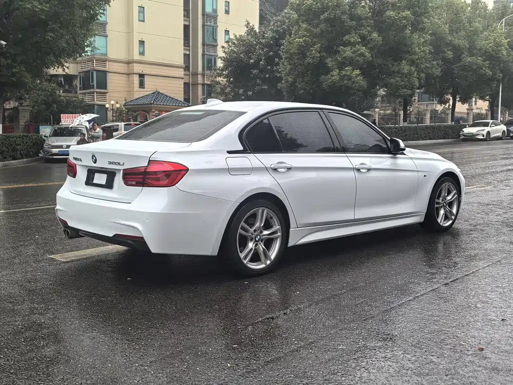 BMW 3 Series 2019 — фото 12