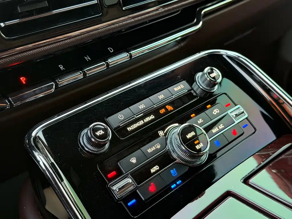 Lincoln Navigator 2020 — фото 14