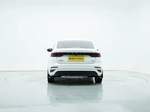 Geely Emgrand 2024