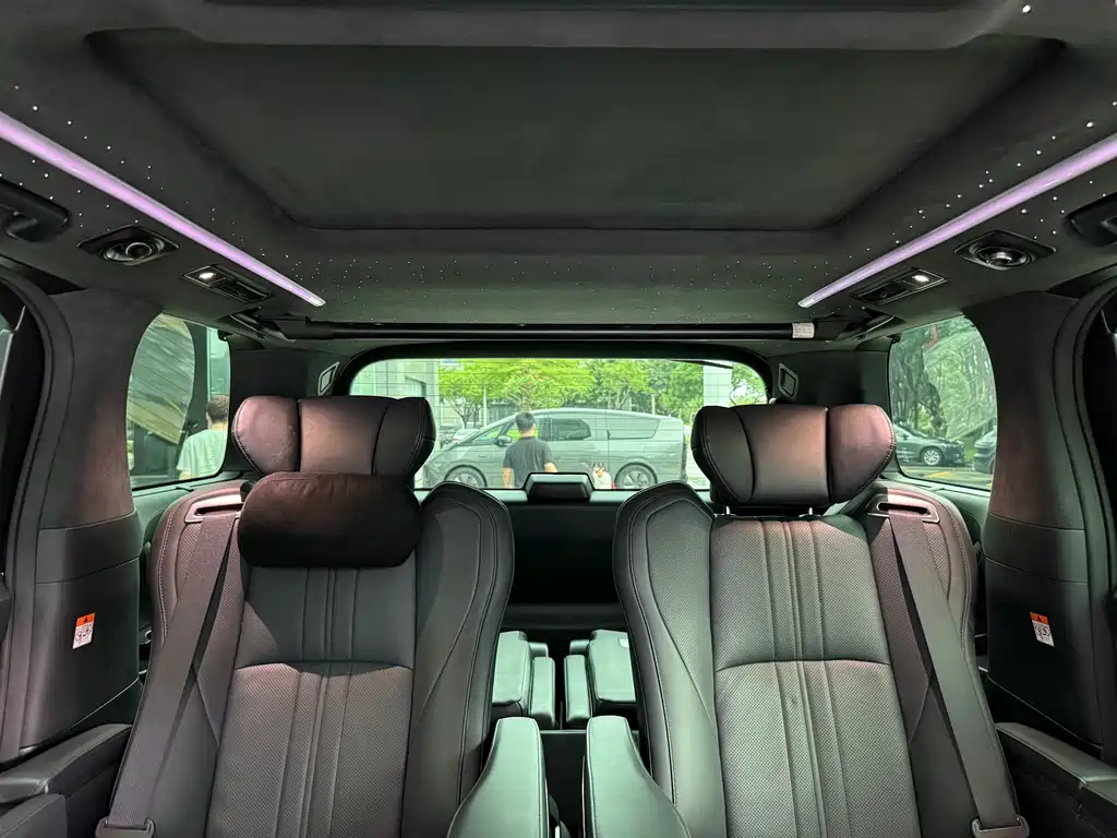 Toyota Alphard 2022 — фото 11