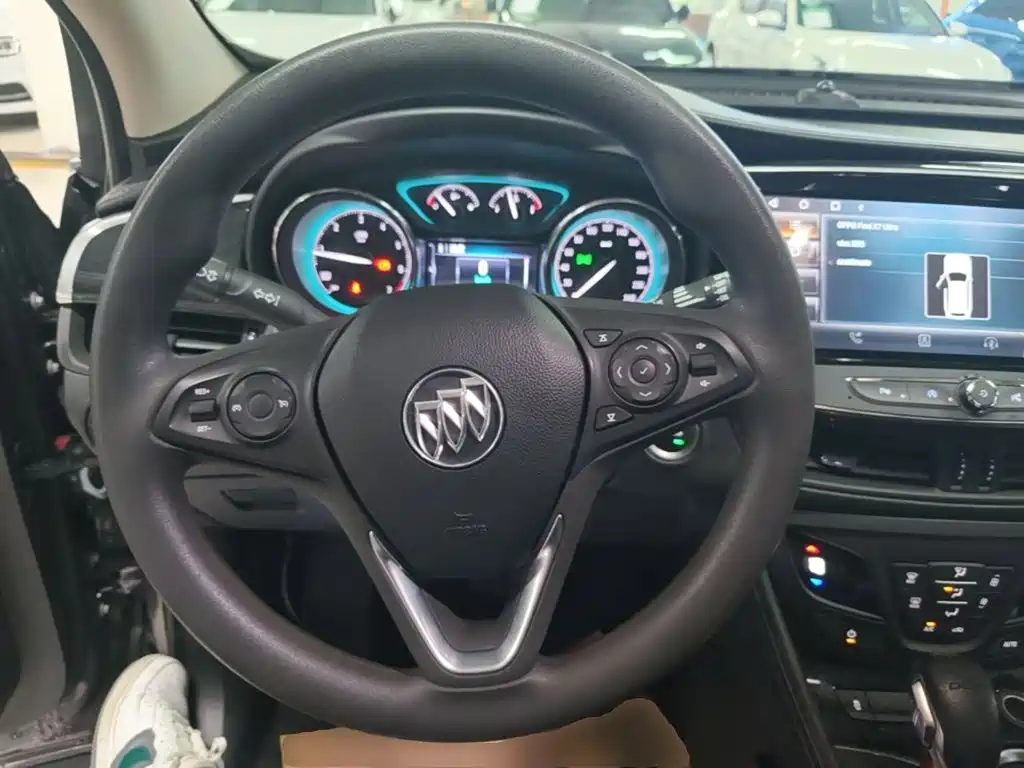 Buick Envision Plus 2017 — фото 11