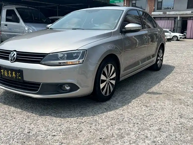 Volkswagen Sagitar 2013