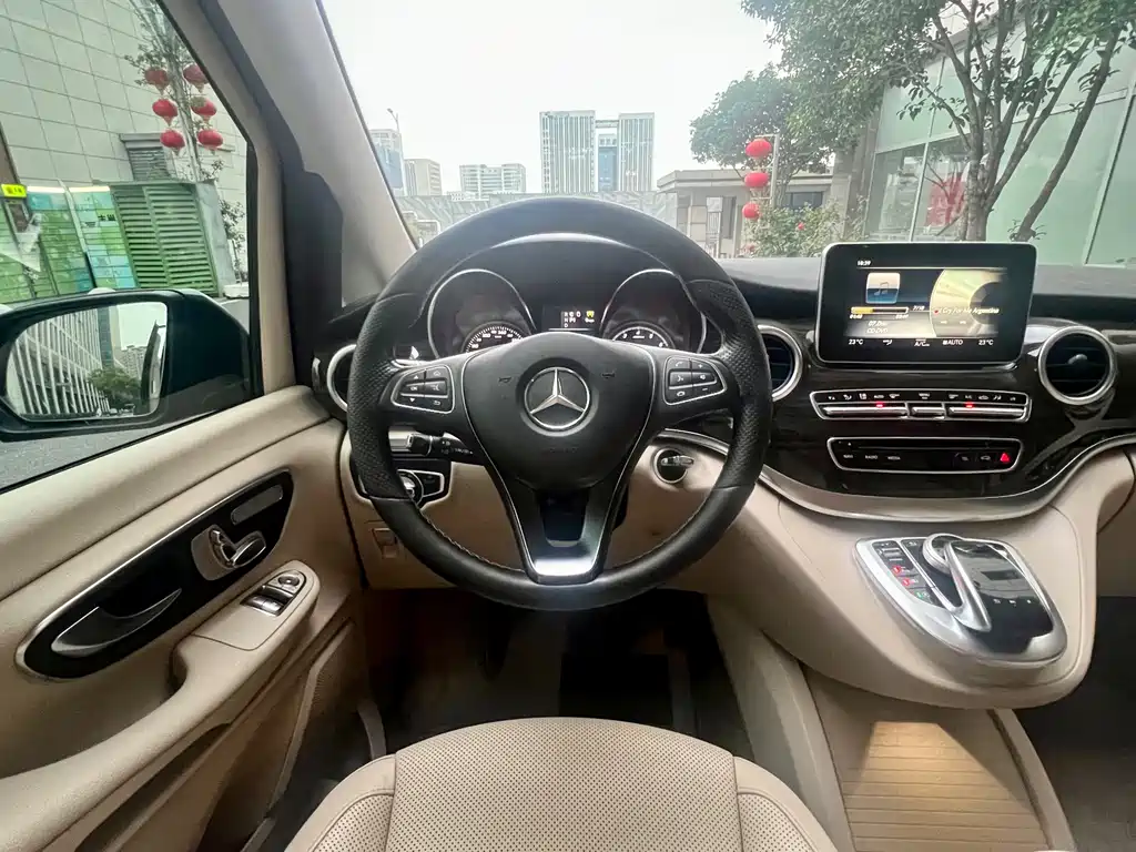 Mercedes-Benz V-Class 2018 — фото 15