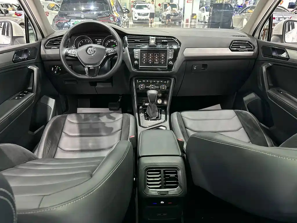 Volkswagen Tiguan L 2018 — фото 9