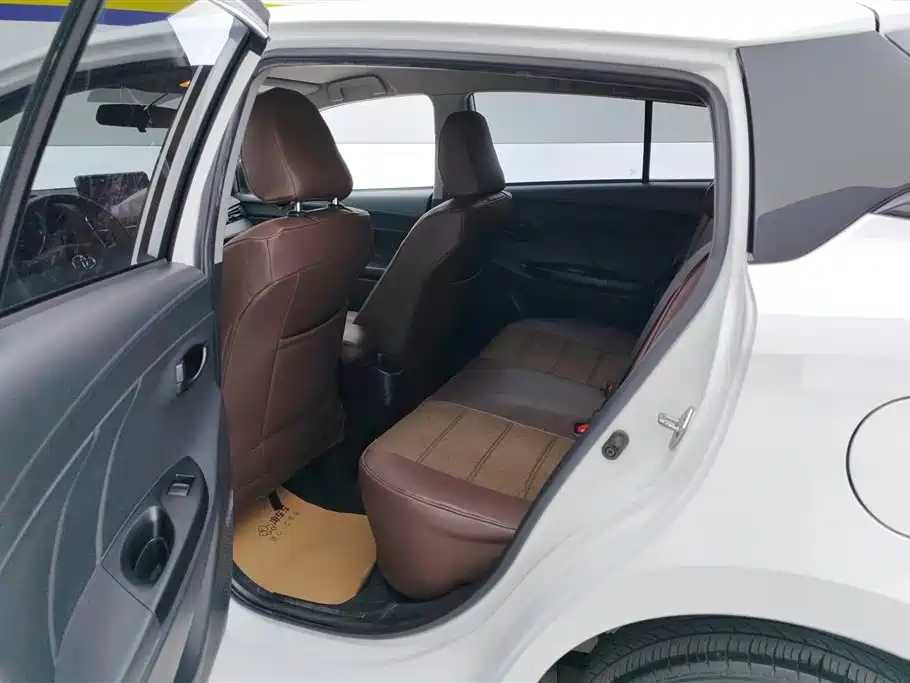 Toyota Yaris L 2020 — фото 11
