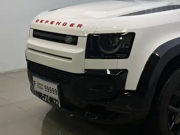 Land Rover Defender 2023