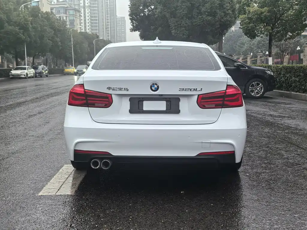 BMW 3 Series 2019 — фото 13