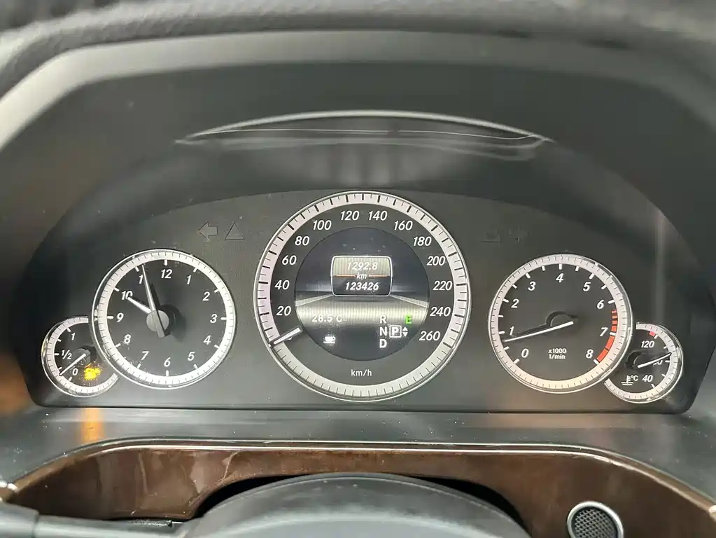 Mercedes-Benz E-Class 2013 — фото 10