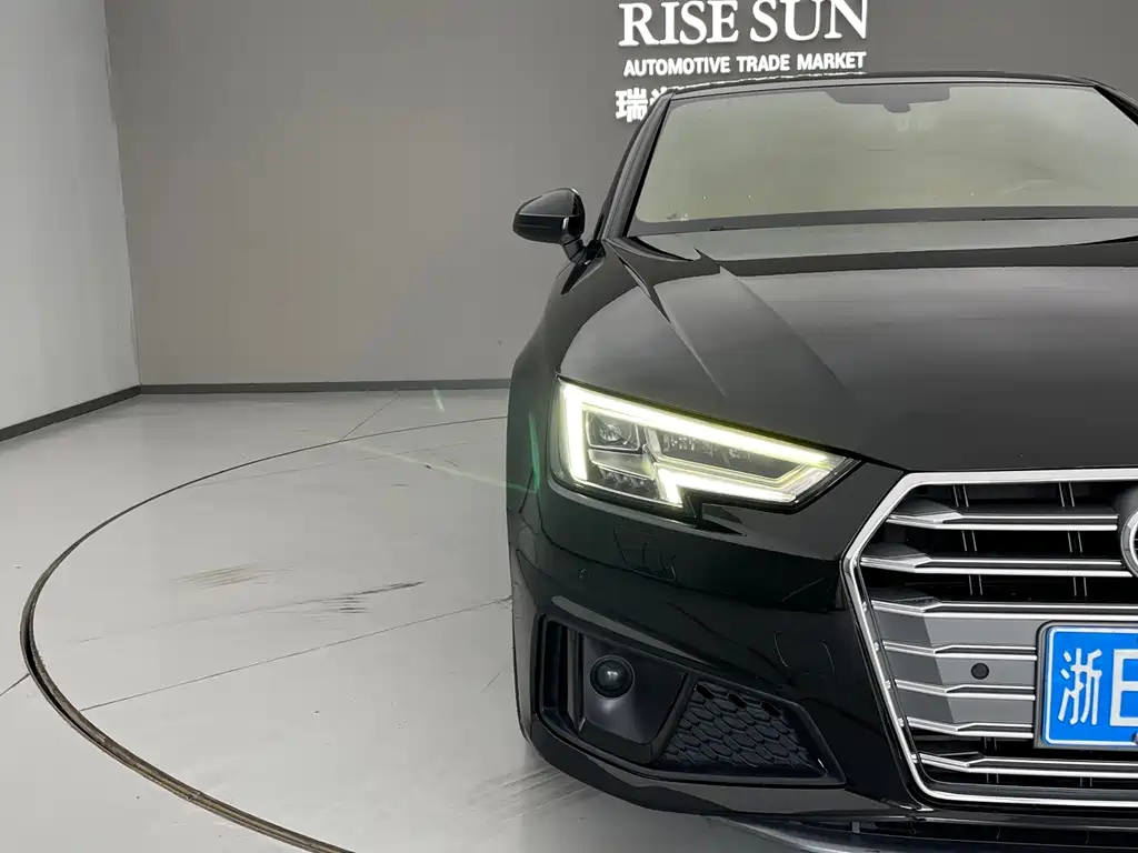 Audi A4L 2019 — фото 15