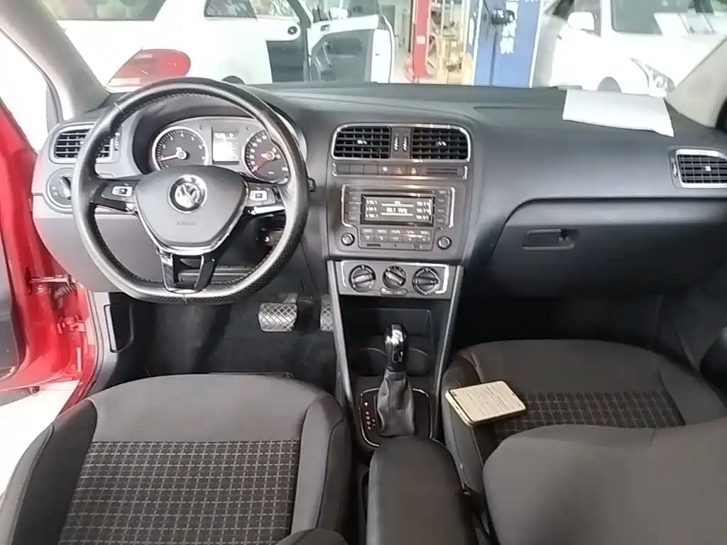 Volkswagen Polo 2015 — фото 10