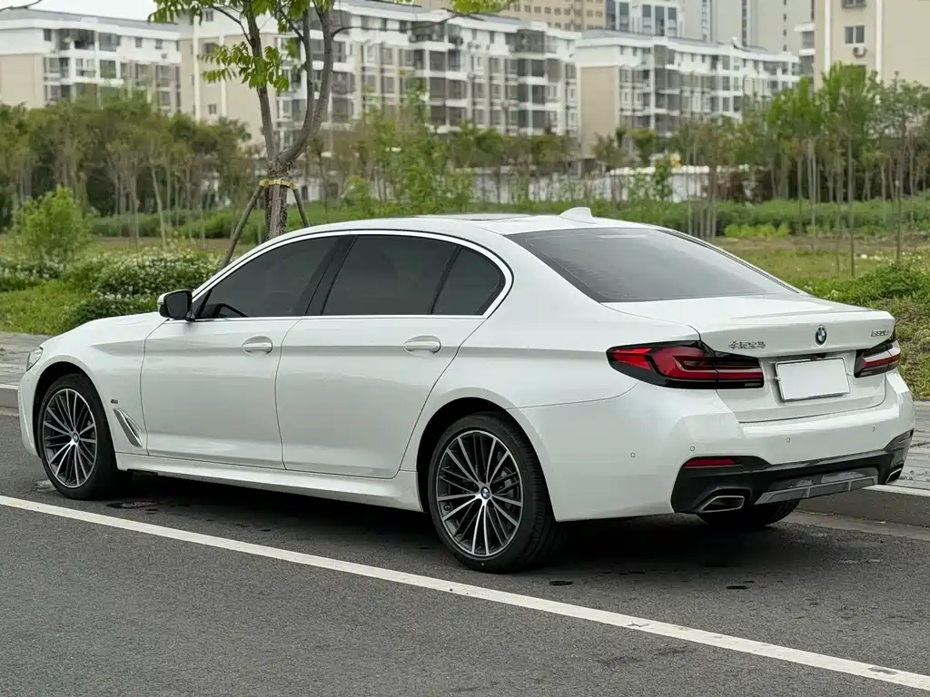 BMW 5 Series 2023 — фото 14
