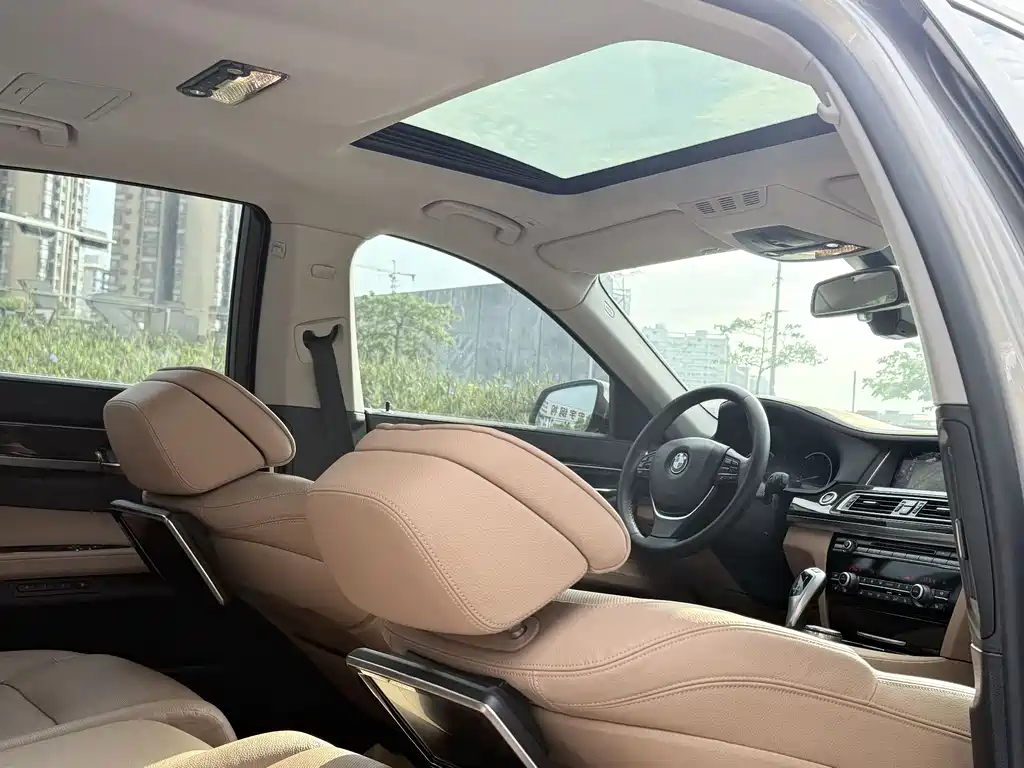 BMW 7 Series 2014 — фото 18