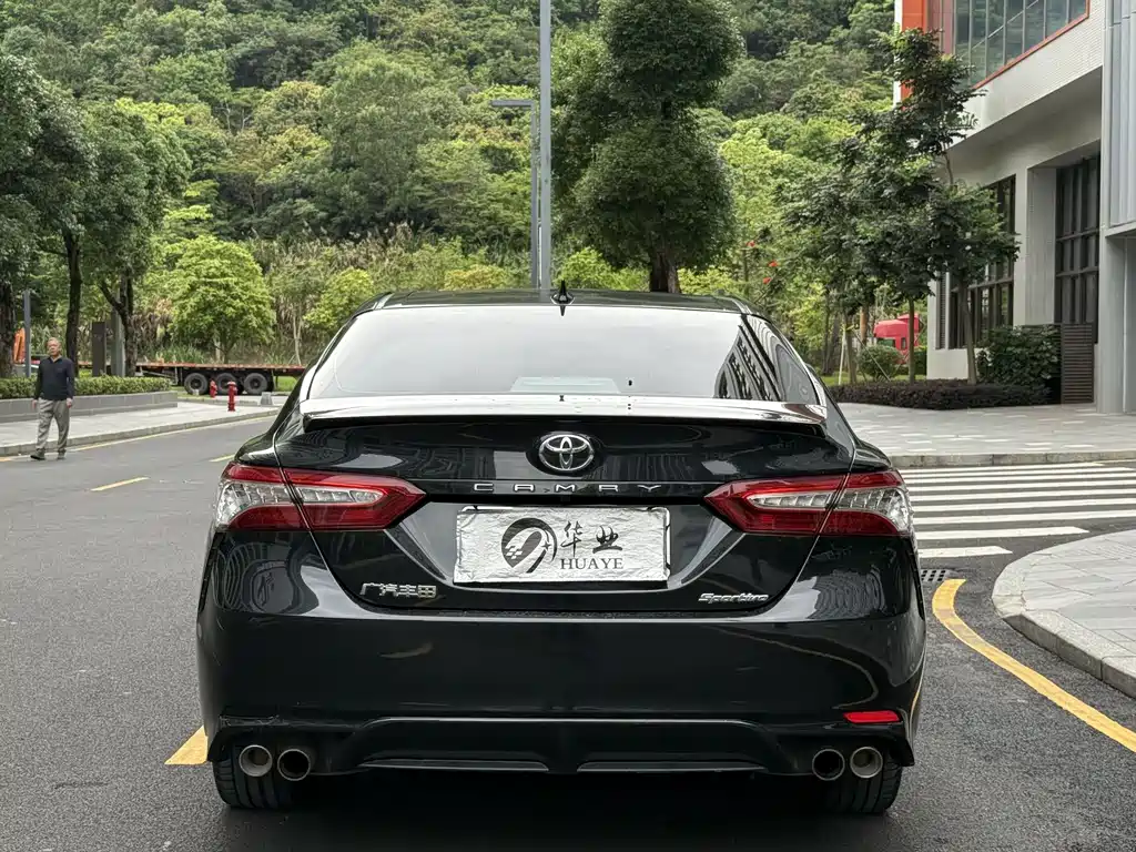 Toyota Camry 2022 — фото 7