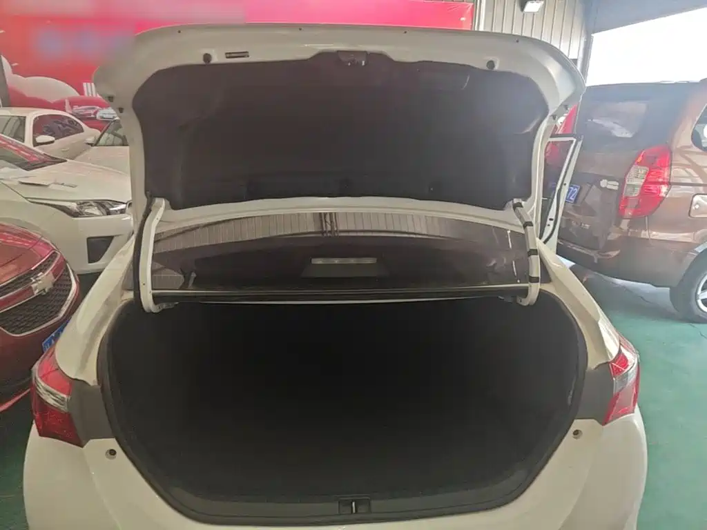 Toyota Corolla 2018 — фото 19
