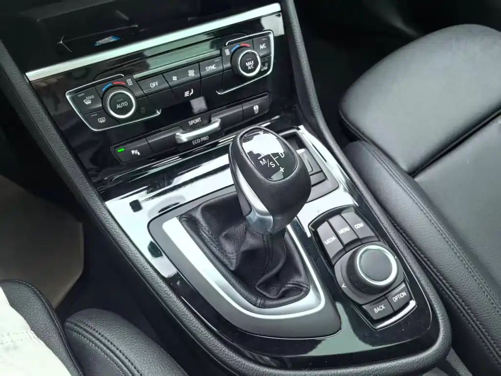 BMW 2 Series Active Tourer 2018 — фото 19
