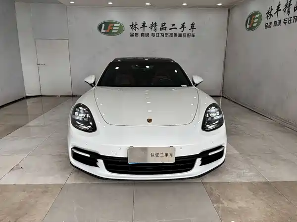Porsche Panamera 2021