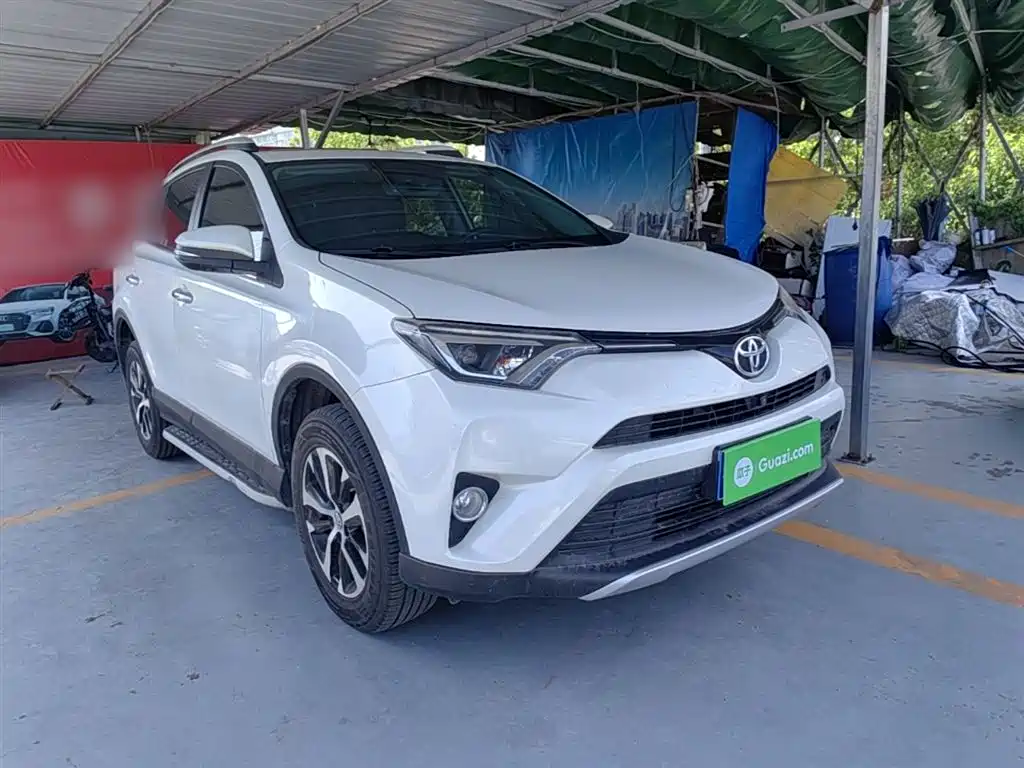 Toyota RAV4 2017 — фото 4