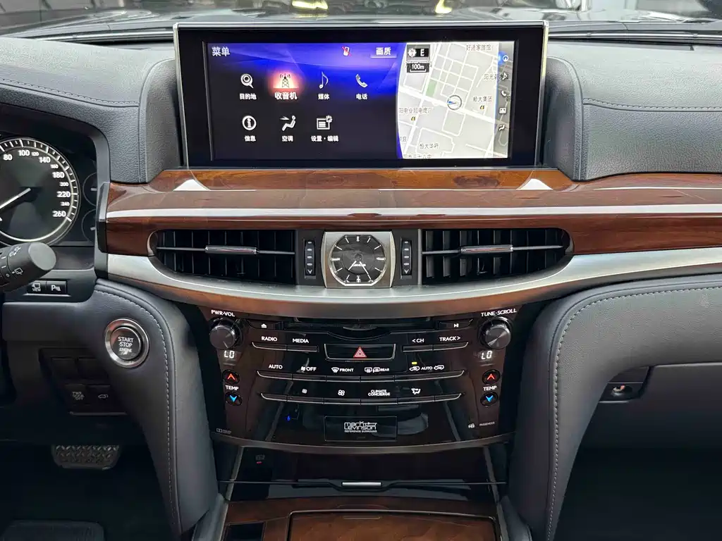 Lexus LX 2019 — фото 14