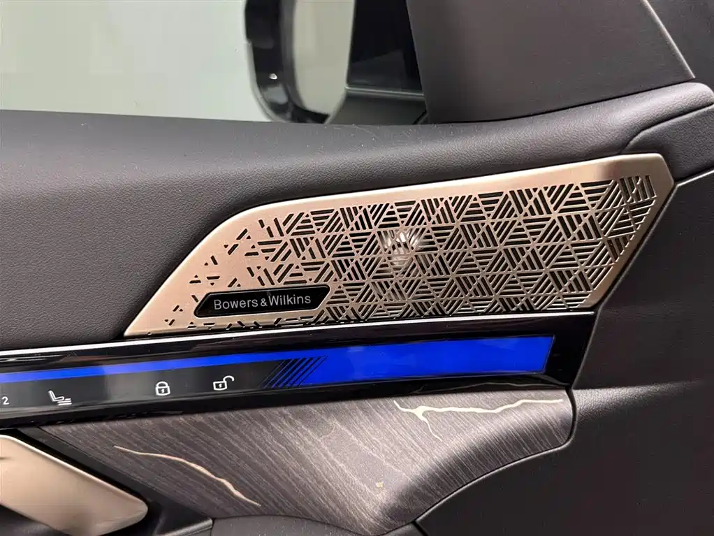 BMW 5 Series 2025 — фото 15