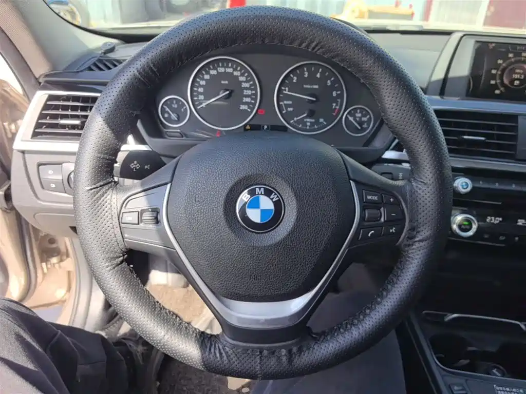 BMW 3 Series 2016 — фото 11
