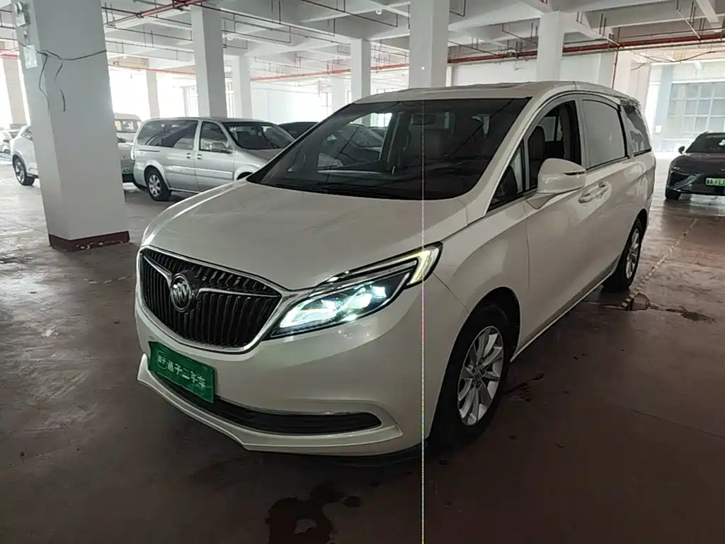 Buick GL8 2017 — фото 1