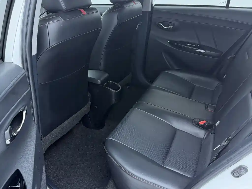 Toyota Yaris L 2022 — фото 11